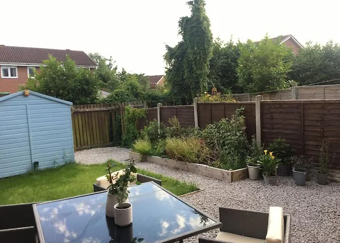 Cheerful 2-Bedroom Home With Free Parking