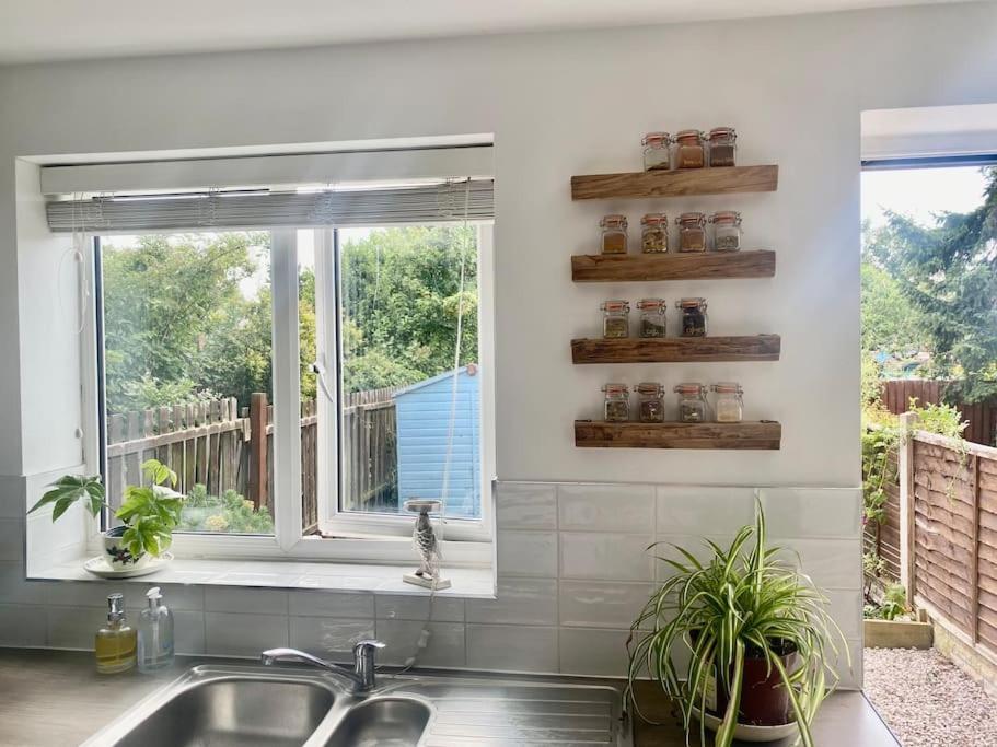 Cheerful 2-bedroom With Free Parking Holiday home Roughhill