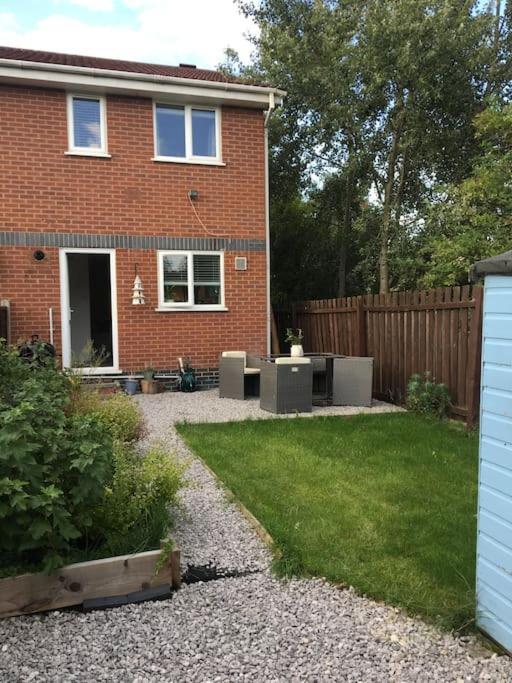 Holiday home Cheerful 2-bedroom With Free Parking