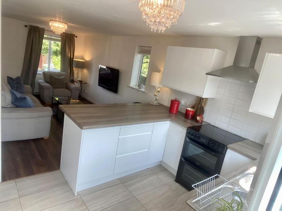 Cheerful 2-bedroom With Free Parking Roughhill