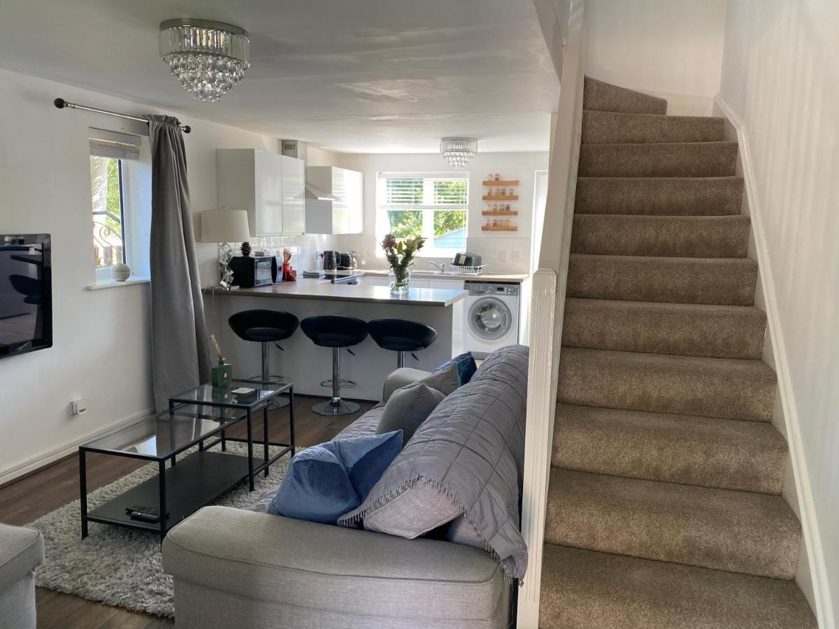Cheerful 2-bedroom With Free Parking Roughhill