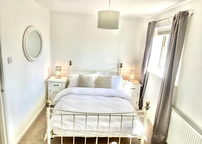 Cheerful 2-Bedroom Home With Free Parking
